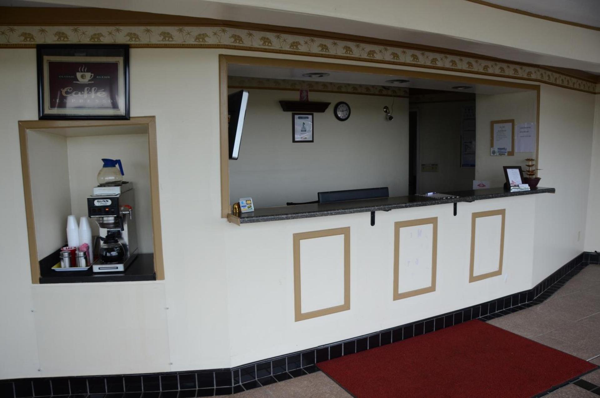 Big Spring Inn Madisonville photo 3