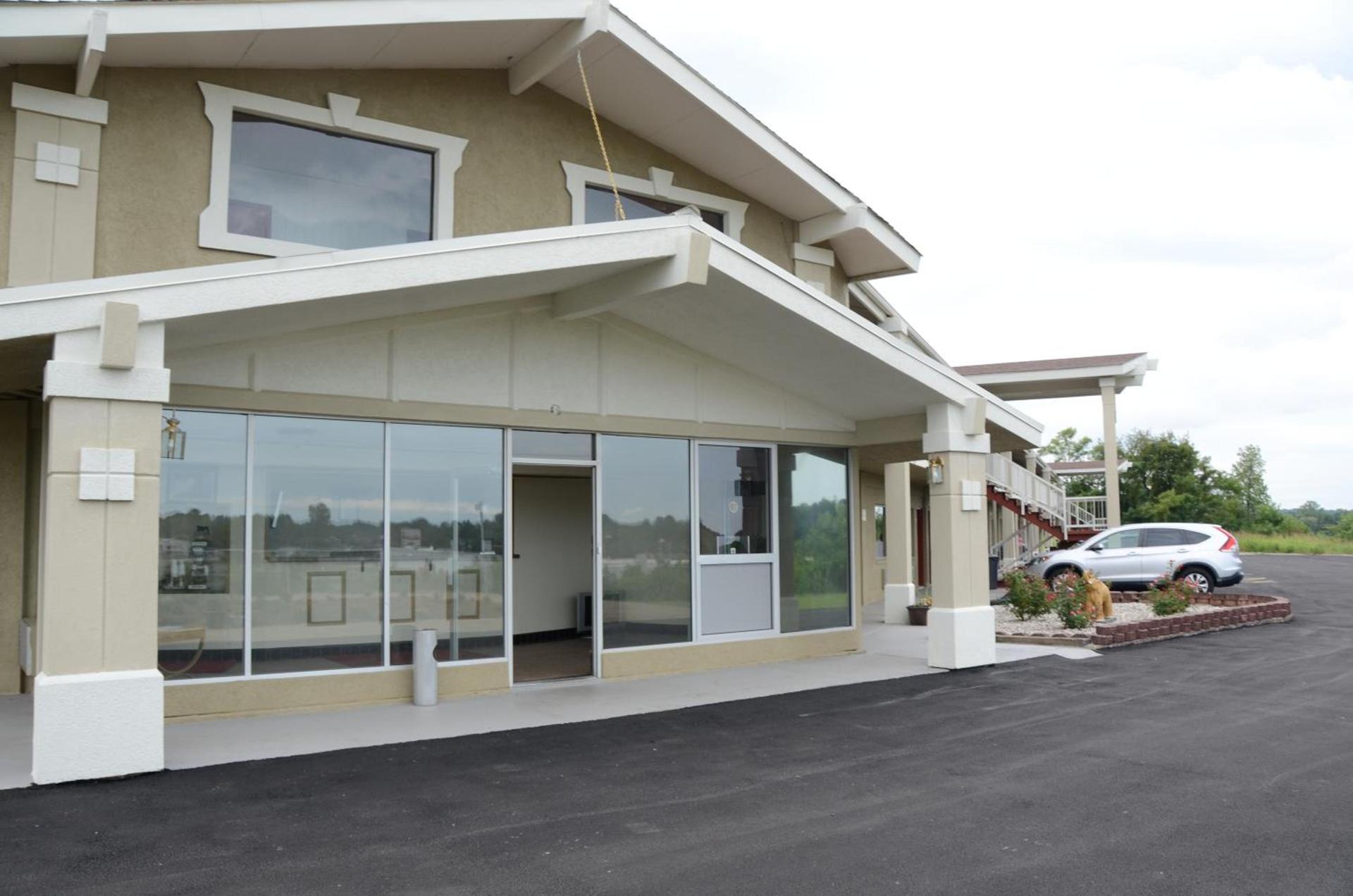 Big Spring Inn Madisonville photo 2