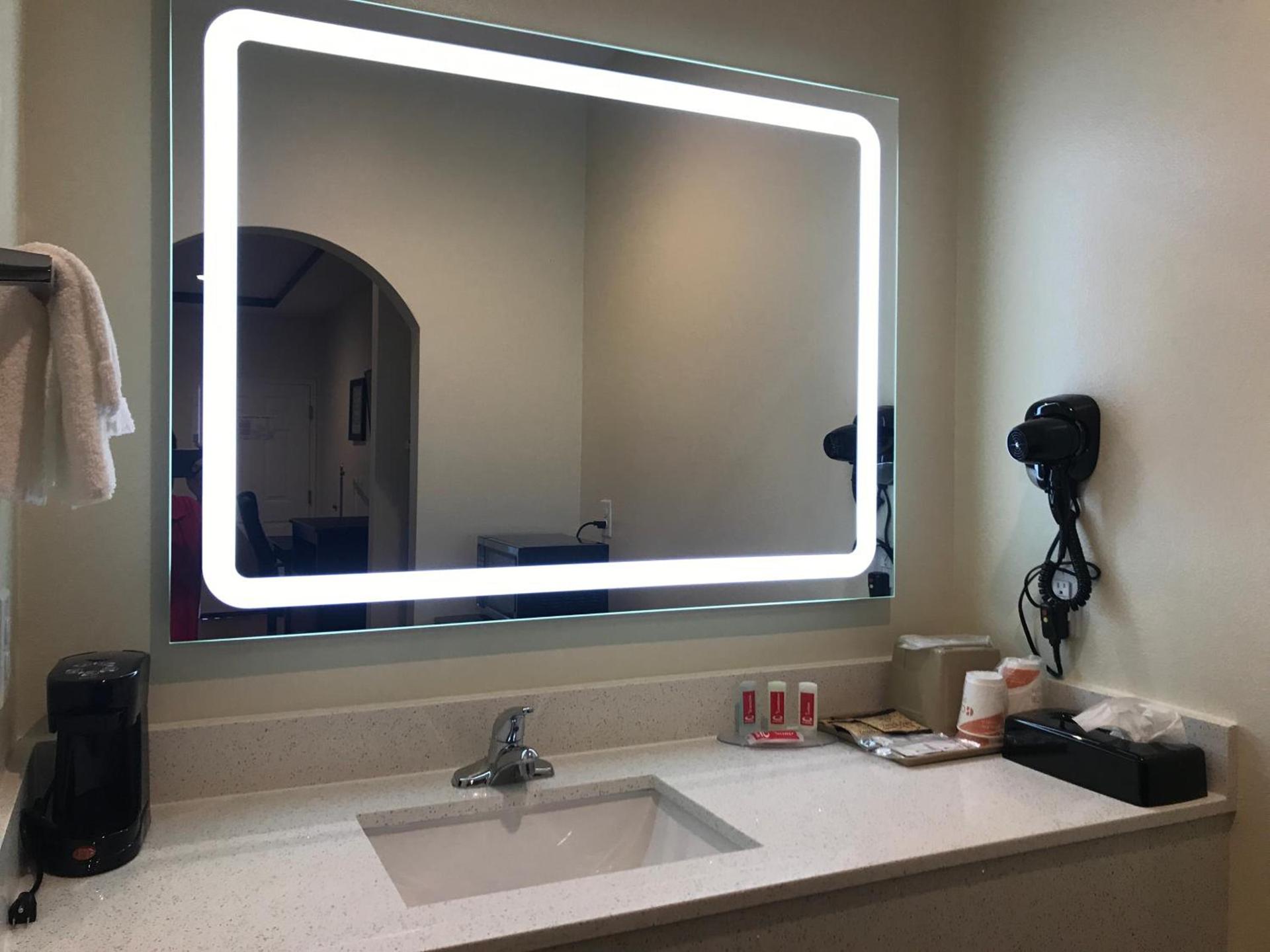 Econo Lodge Inn & Suites Houston Willowbrook photo 59