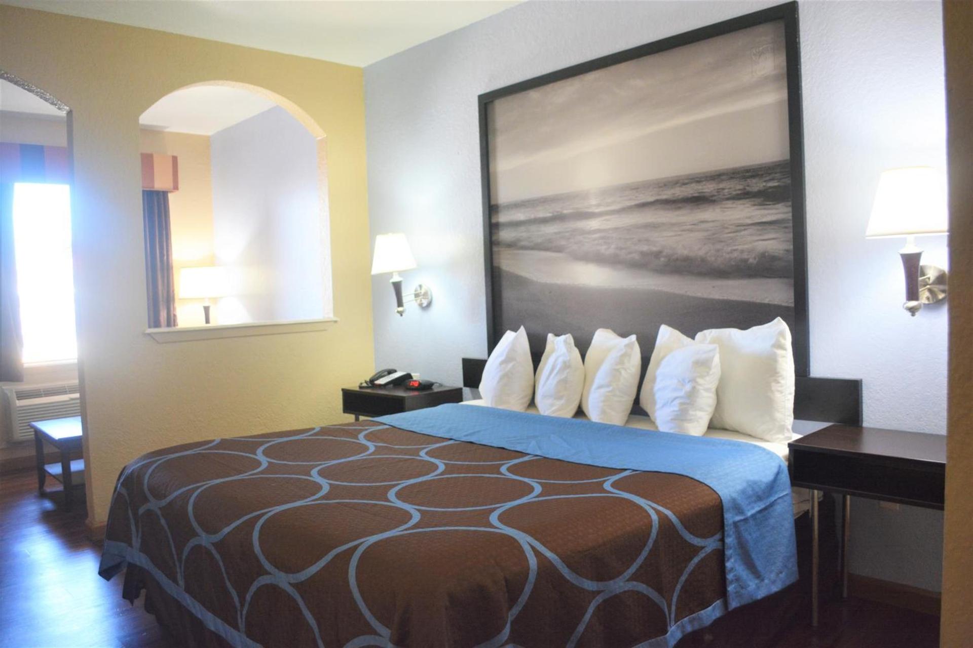 Super 8 by Wyndham Galveston photo 35