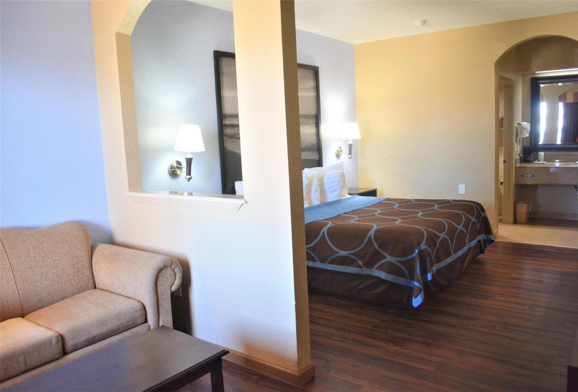 Super 8 by Wyndham Galveston photo 31