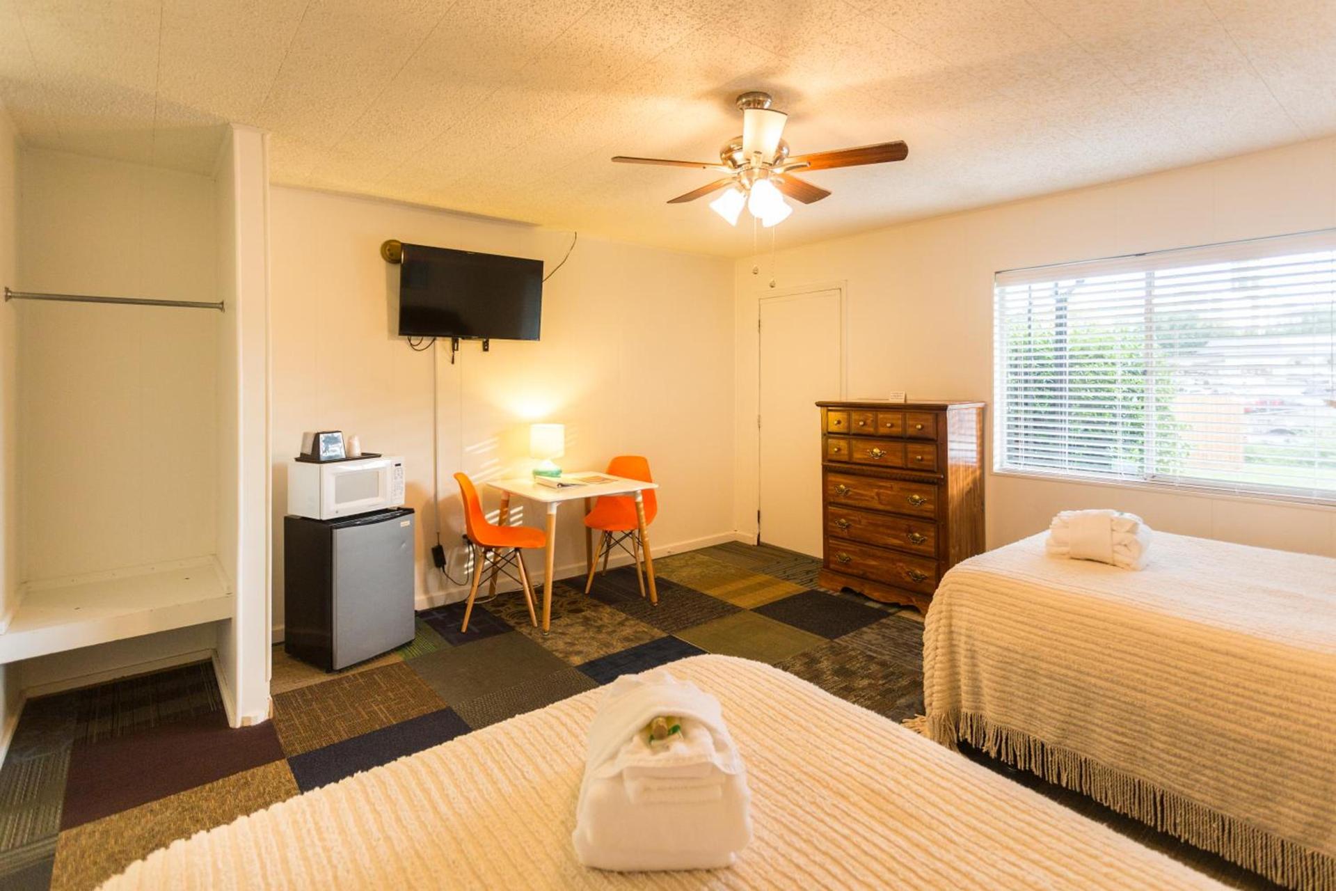 Sunset Motel photo 94