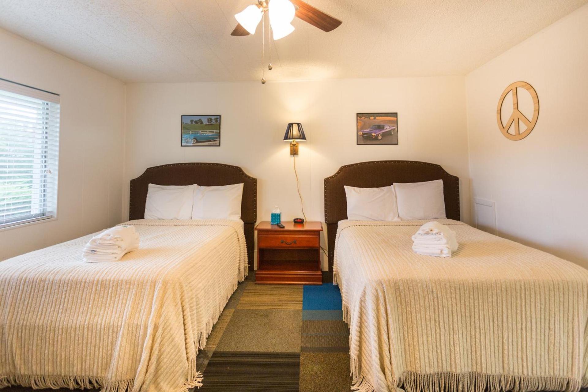 Sunset Motel photo 95