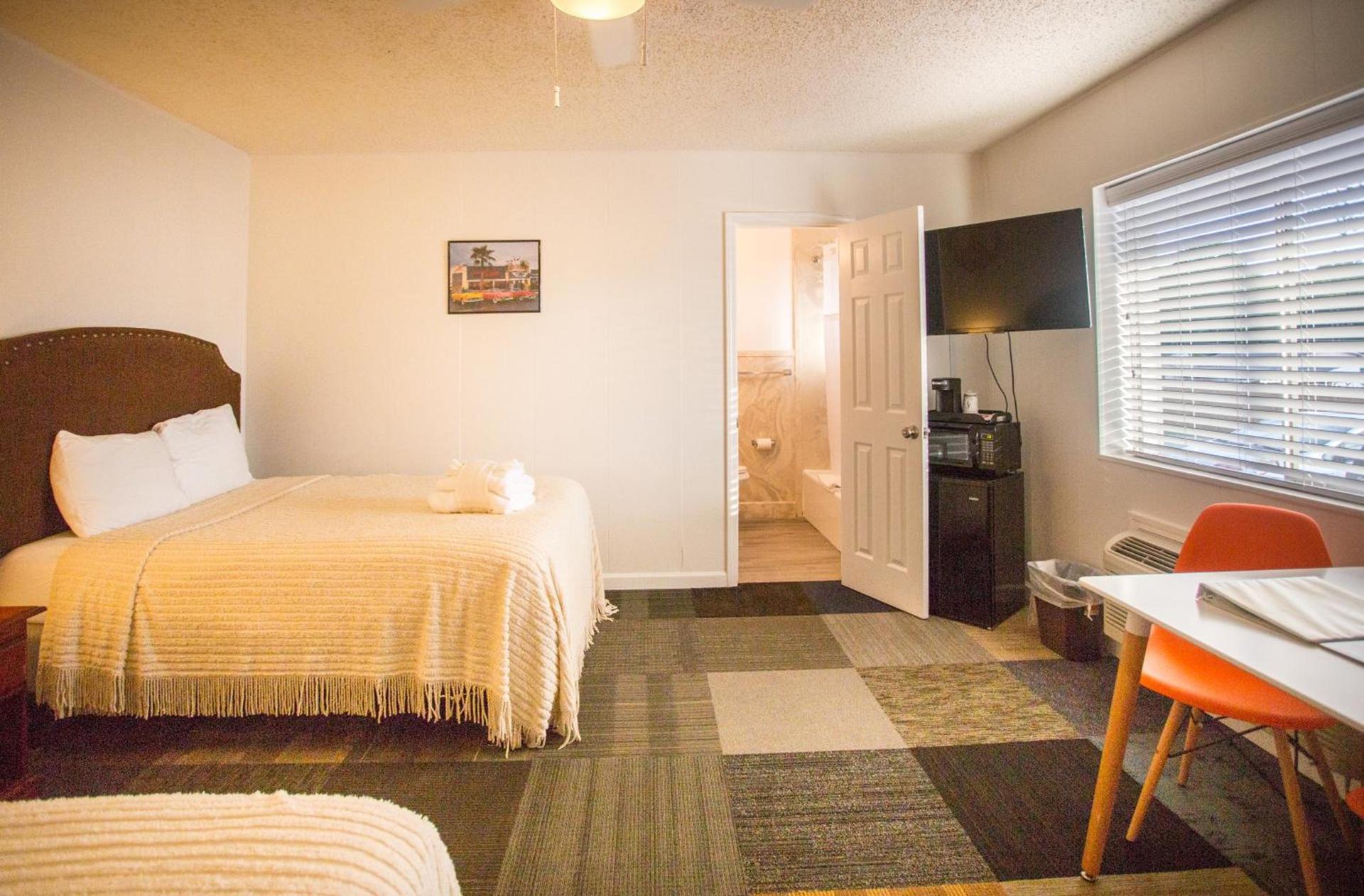 Sunset Motel photo 97
