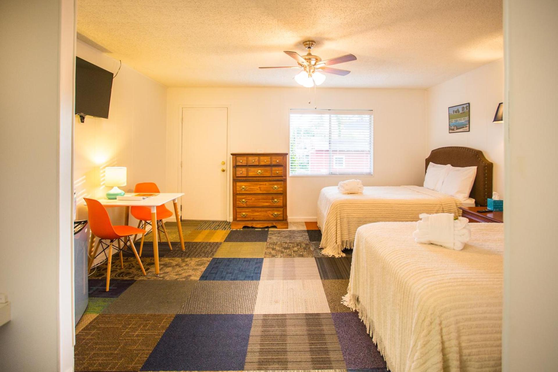 Sunset Motel photo 87