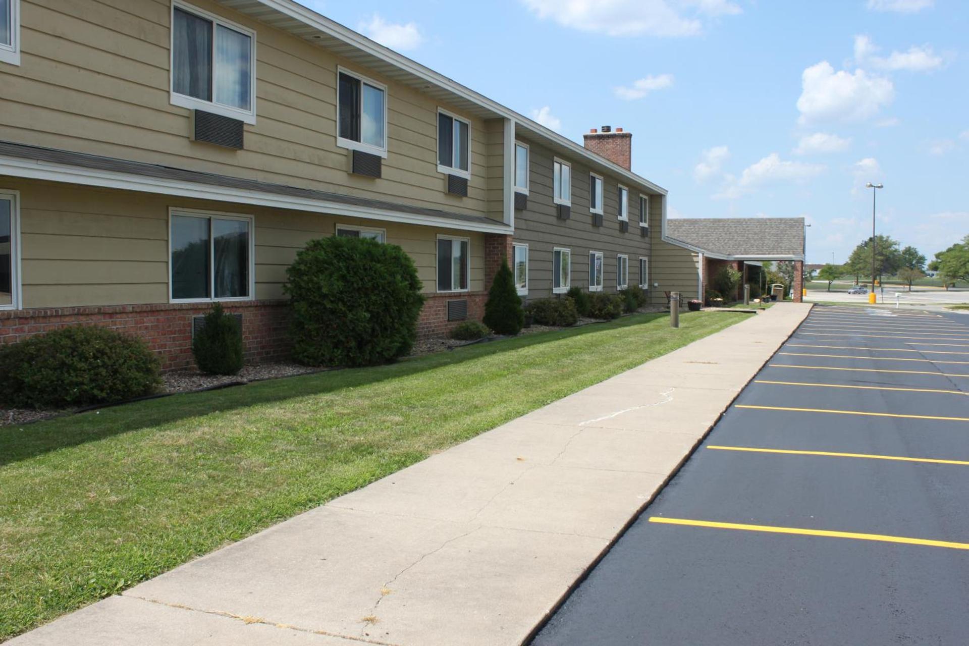 AmericInn by Wyndham West Burlington photo 5