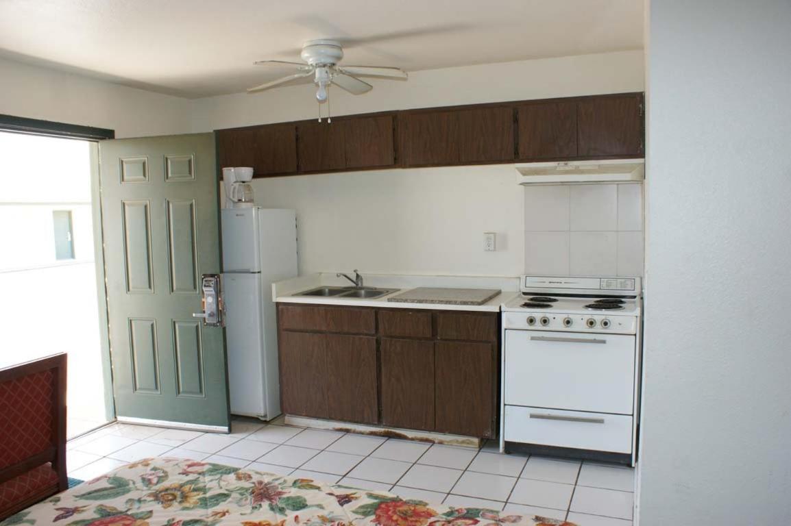 HWY Express Inn and Suites photo 16