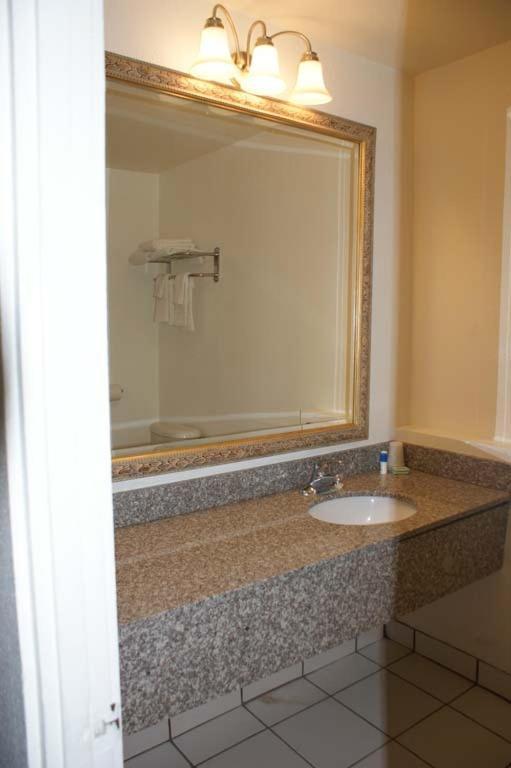HWY Express Inn and Suites photo 15