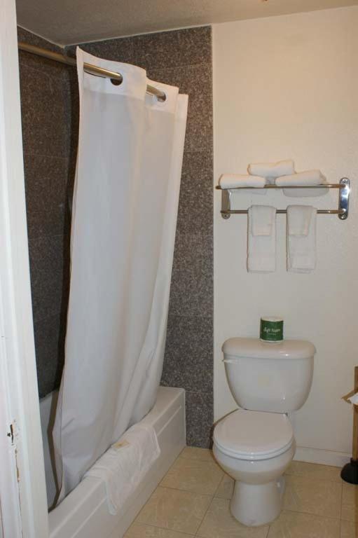 HWY Express Inn and Suites photo 28