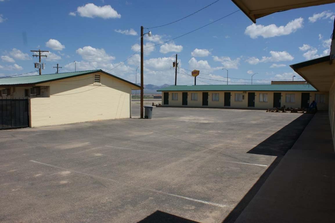 HWY Express Inn and Suites photo 3