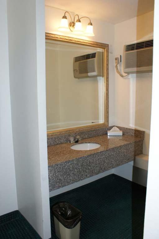 HWY Express Inn and Suites photo 14
