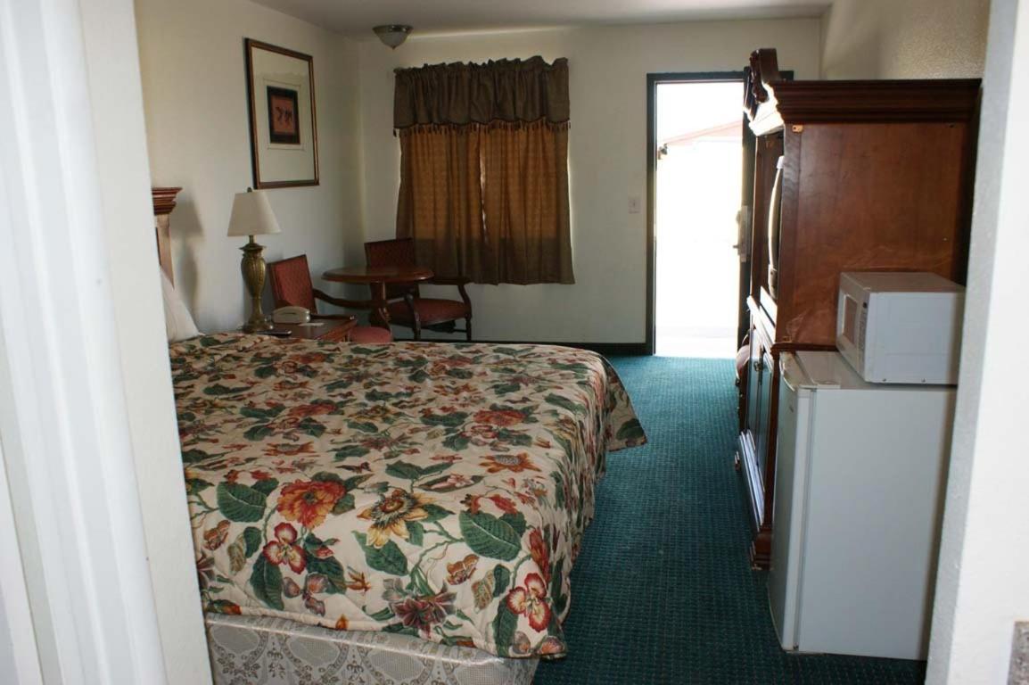 HWY Express Inn and Suites photo 11