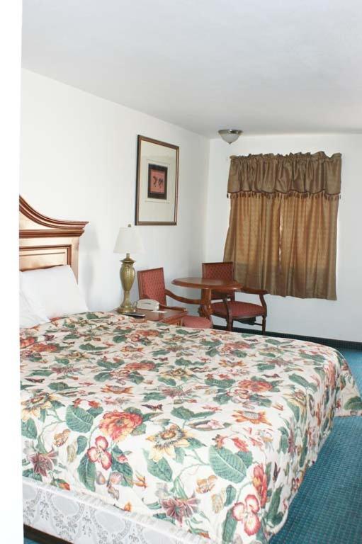 HWY Express Inn and Suites photo 18