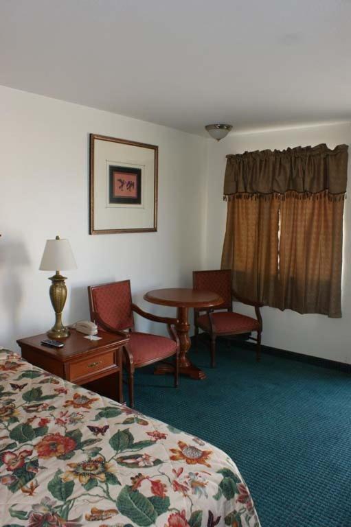 HWY Express Inn and Suites photo 25