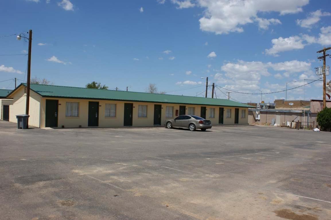 HWY Express Inn and Suites photo 6