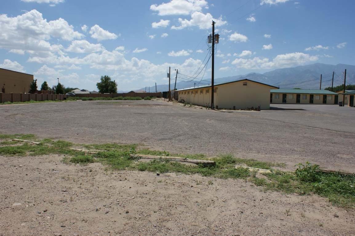 HWY Express Inn and Suites photo 4