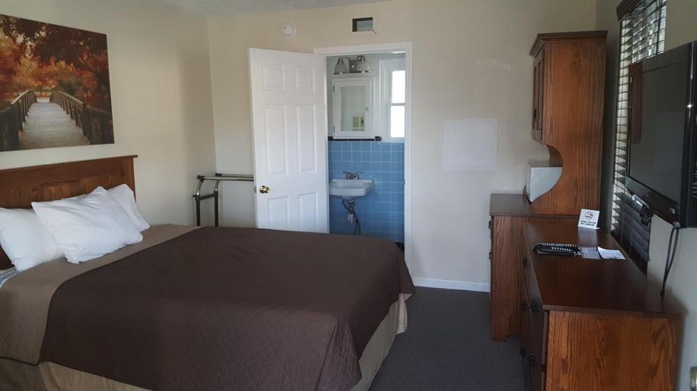 Brown's Motel photo 22