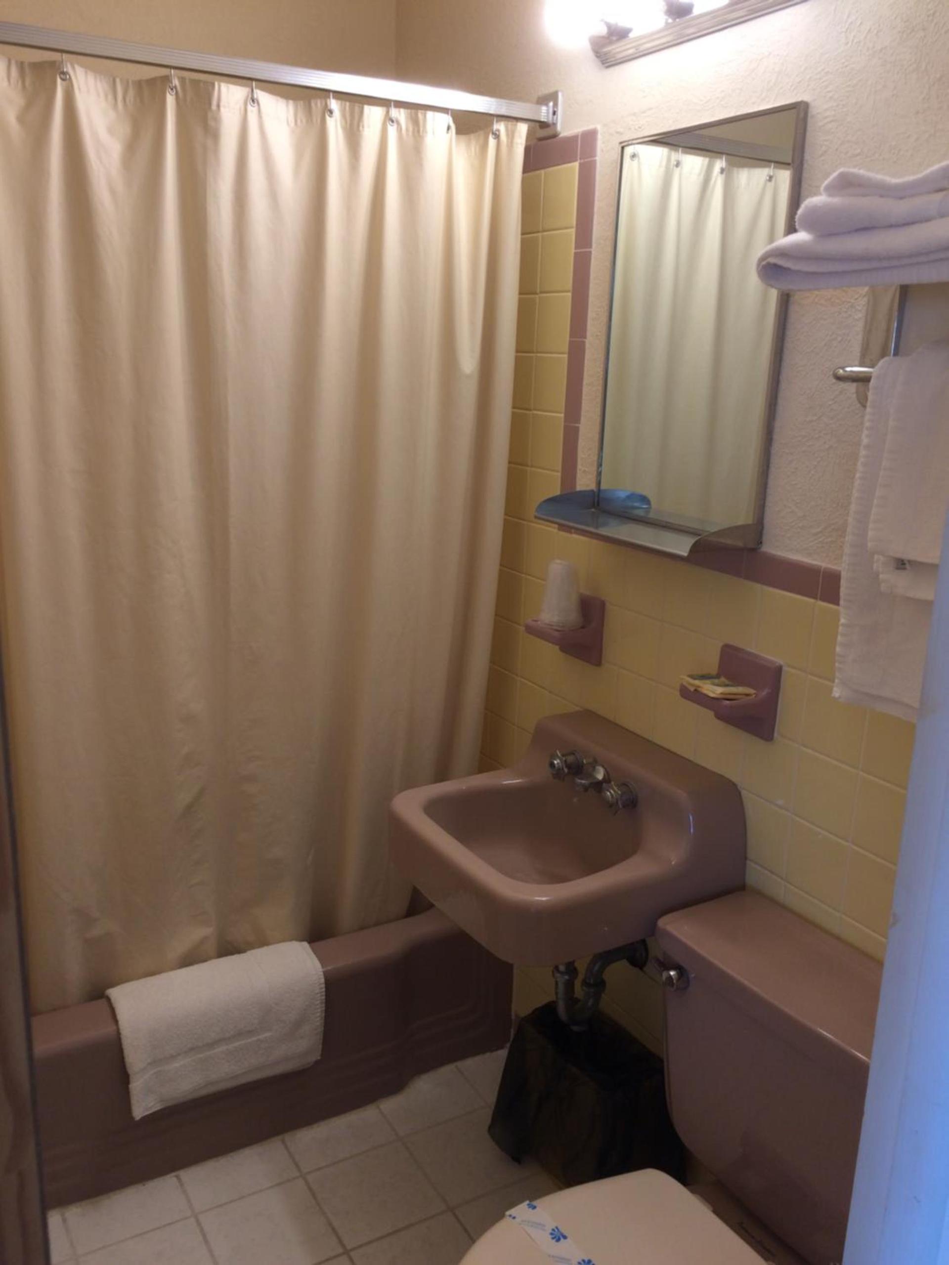 Crystal Sands Motel photo 42