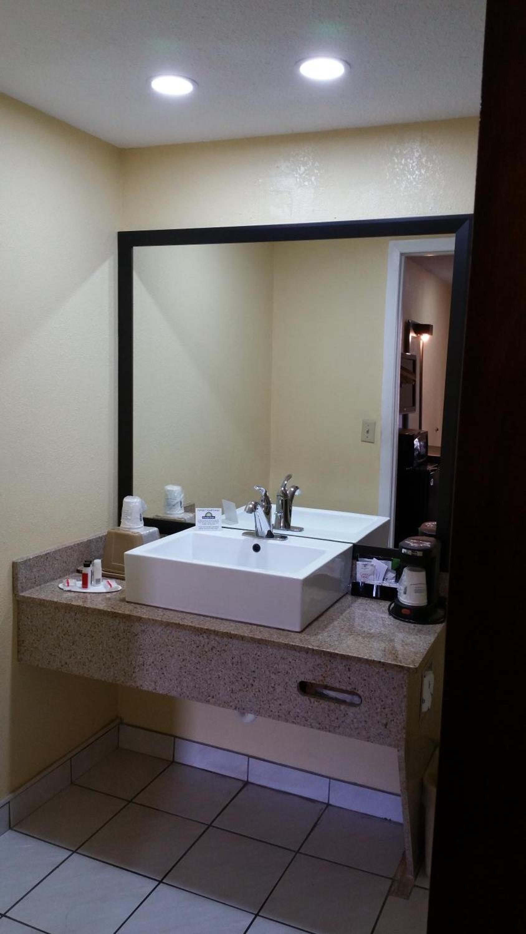 Days Inn by Wyndham St. Petersburg Central photo 31