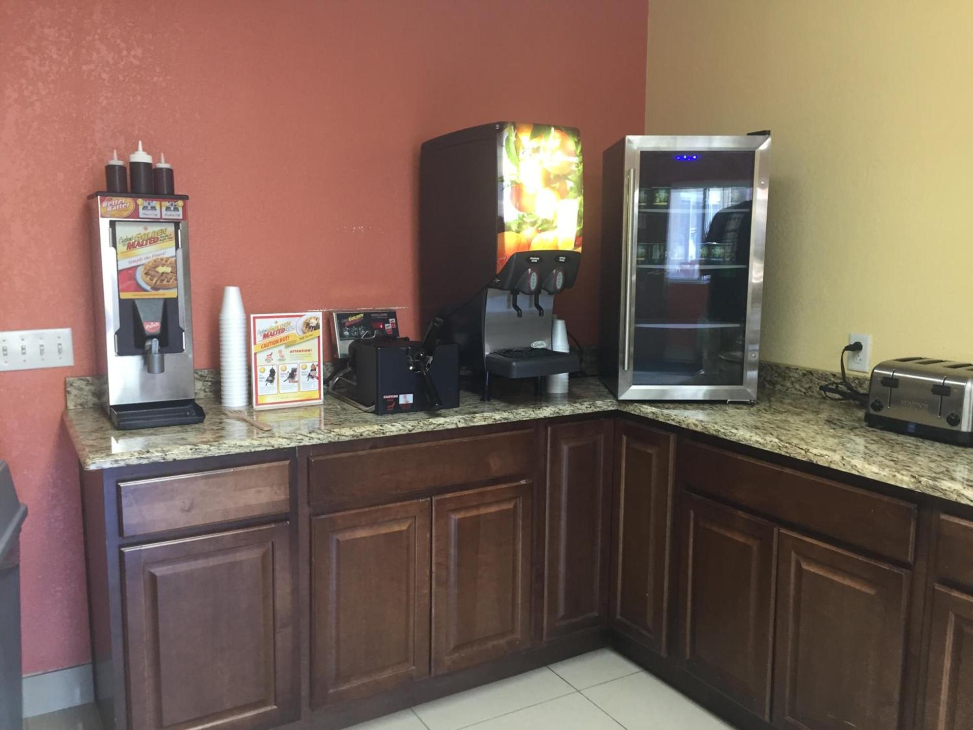 Days Inn by Wyndham Phoenix North photo 59