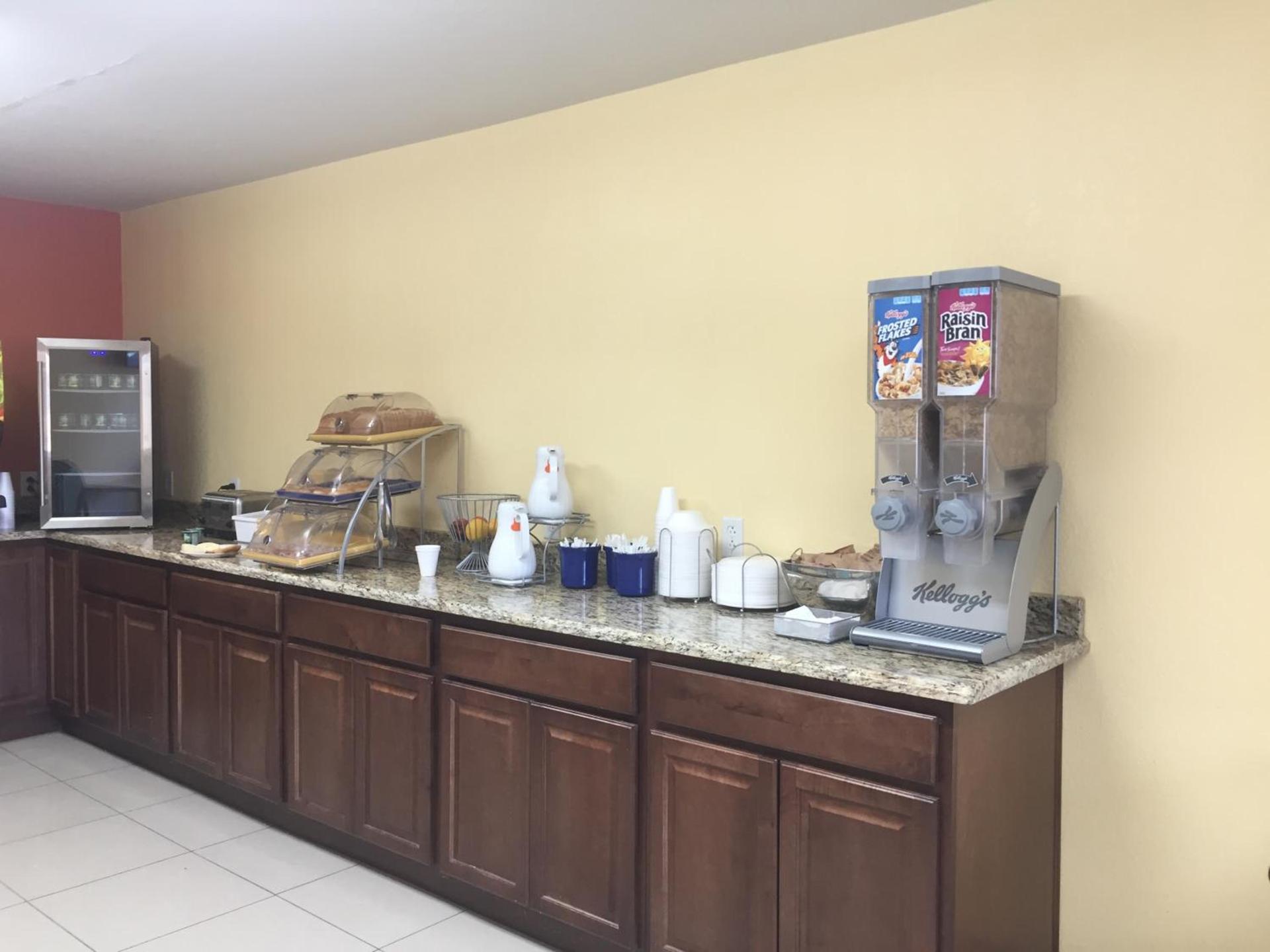 Days Inn by Wyndham Phoenix North photo 60