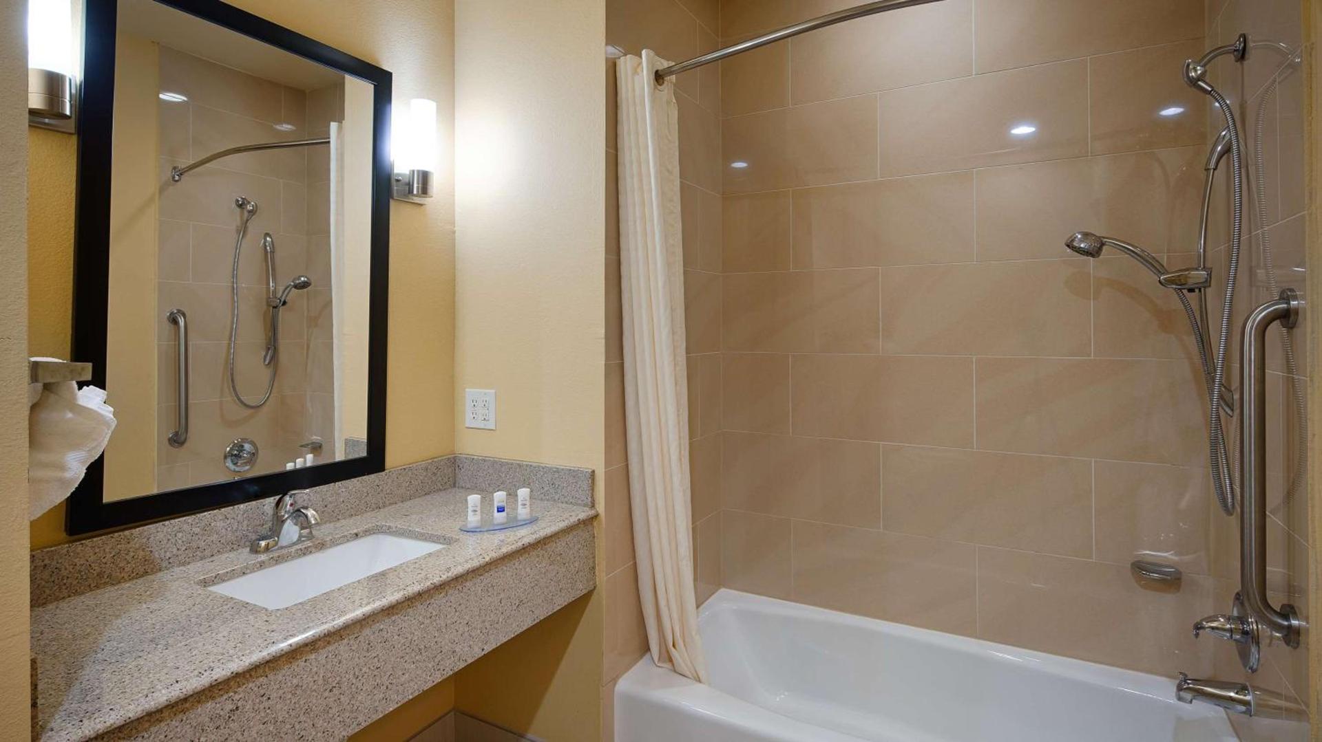 Best Western Plus Fort Worth Forest Hill Inn & Suites photo 15