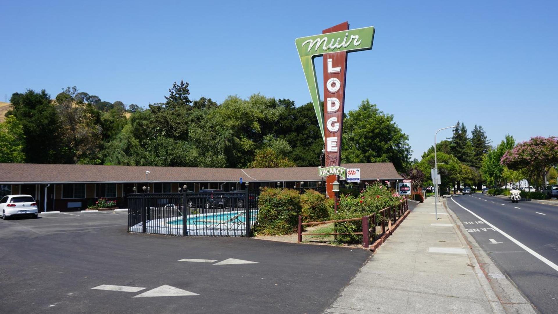 Muir Lodge Motel photo 9