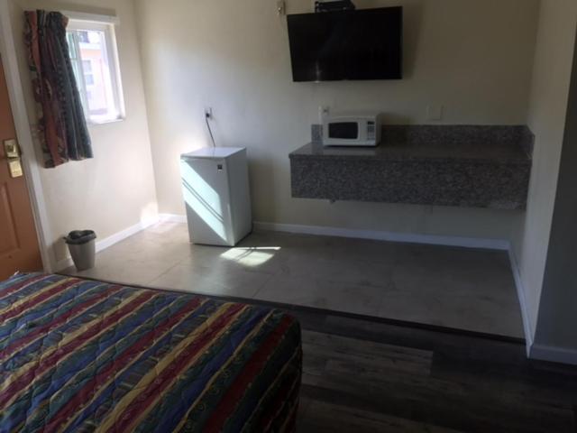 Galleria Inn Montclair/Ontario photo 8