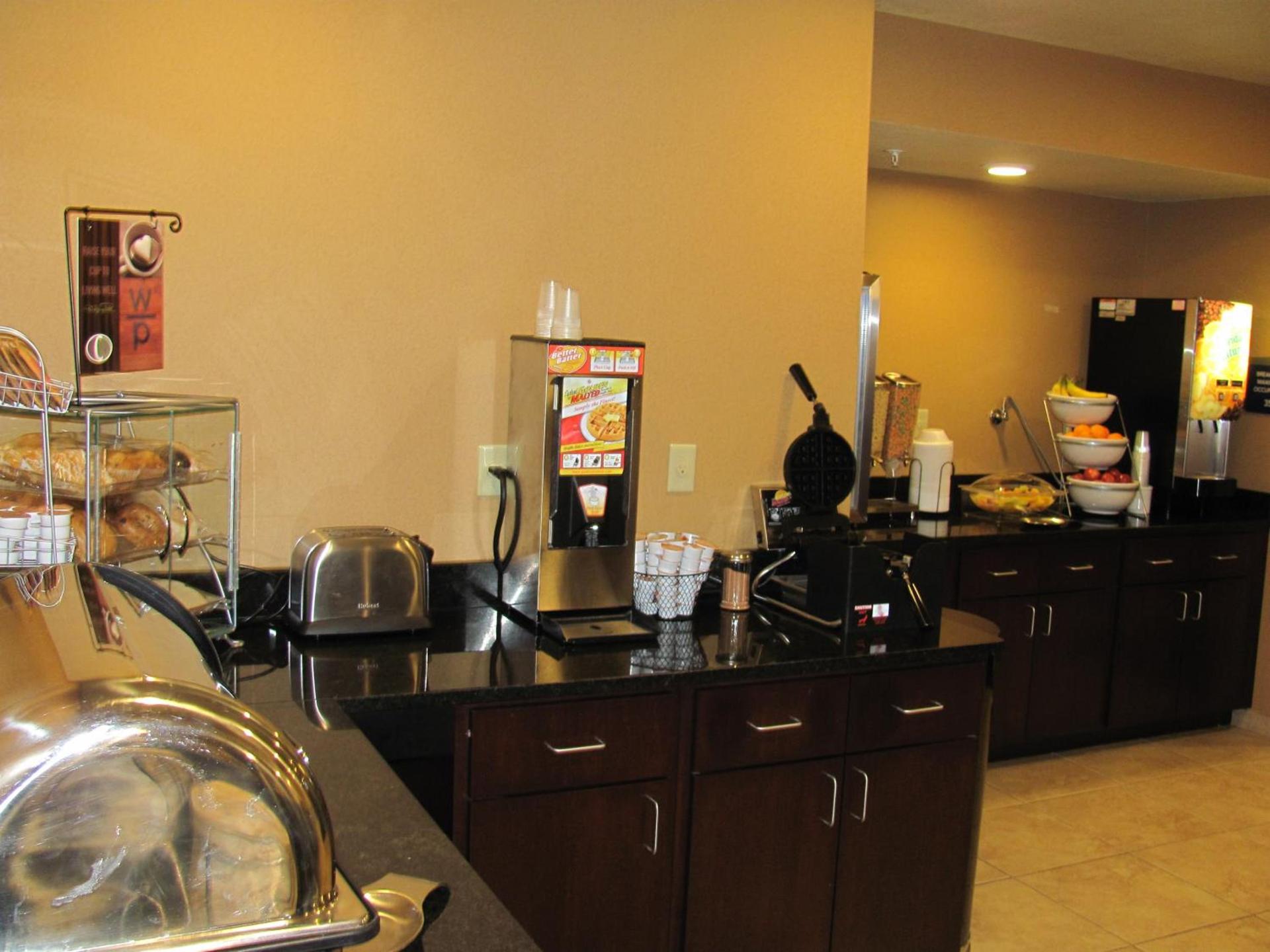Cobblestone Inn & Suites - Ambridge, PA photo 29