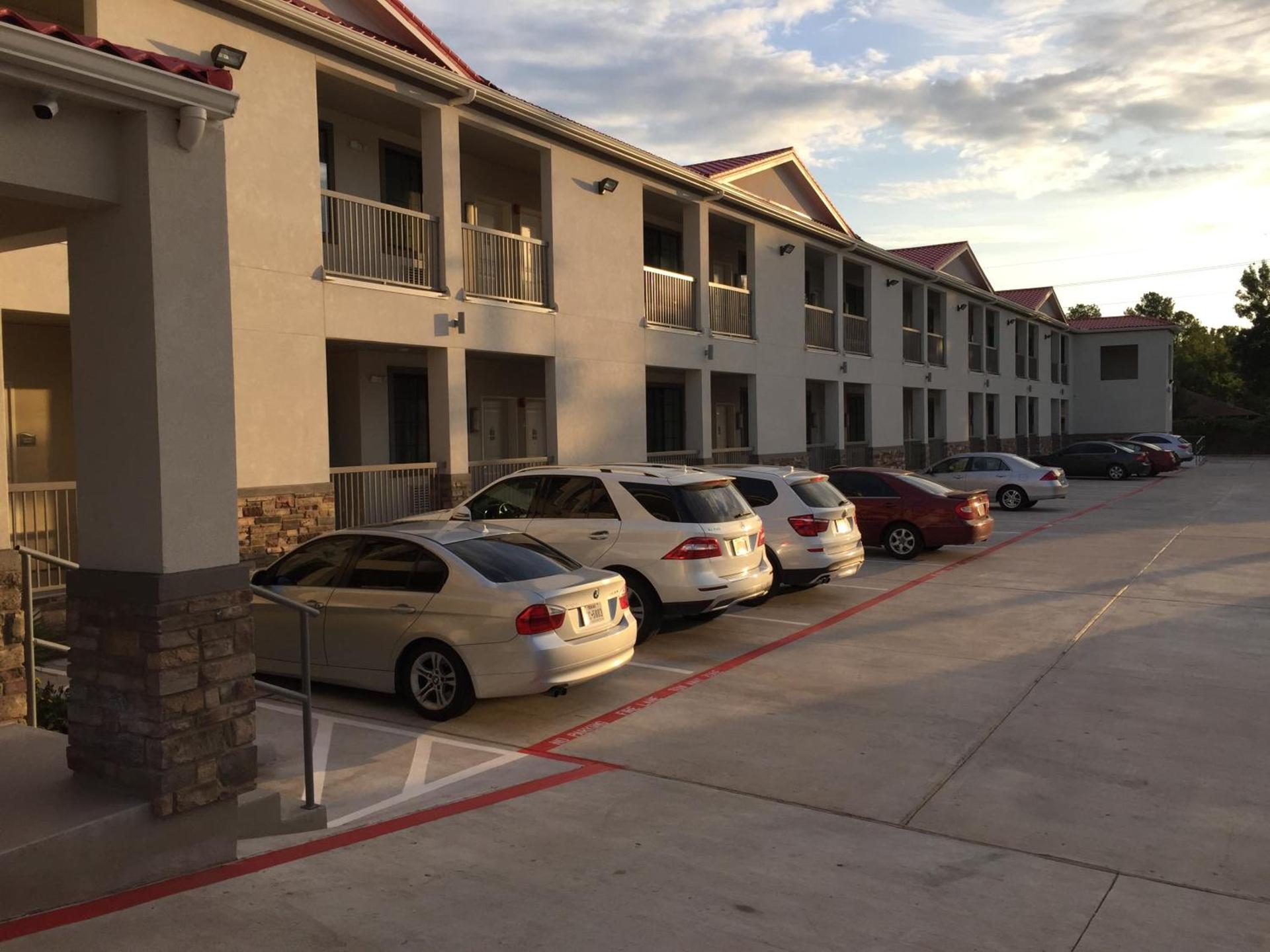 Scottish Inn and Suites photo 5