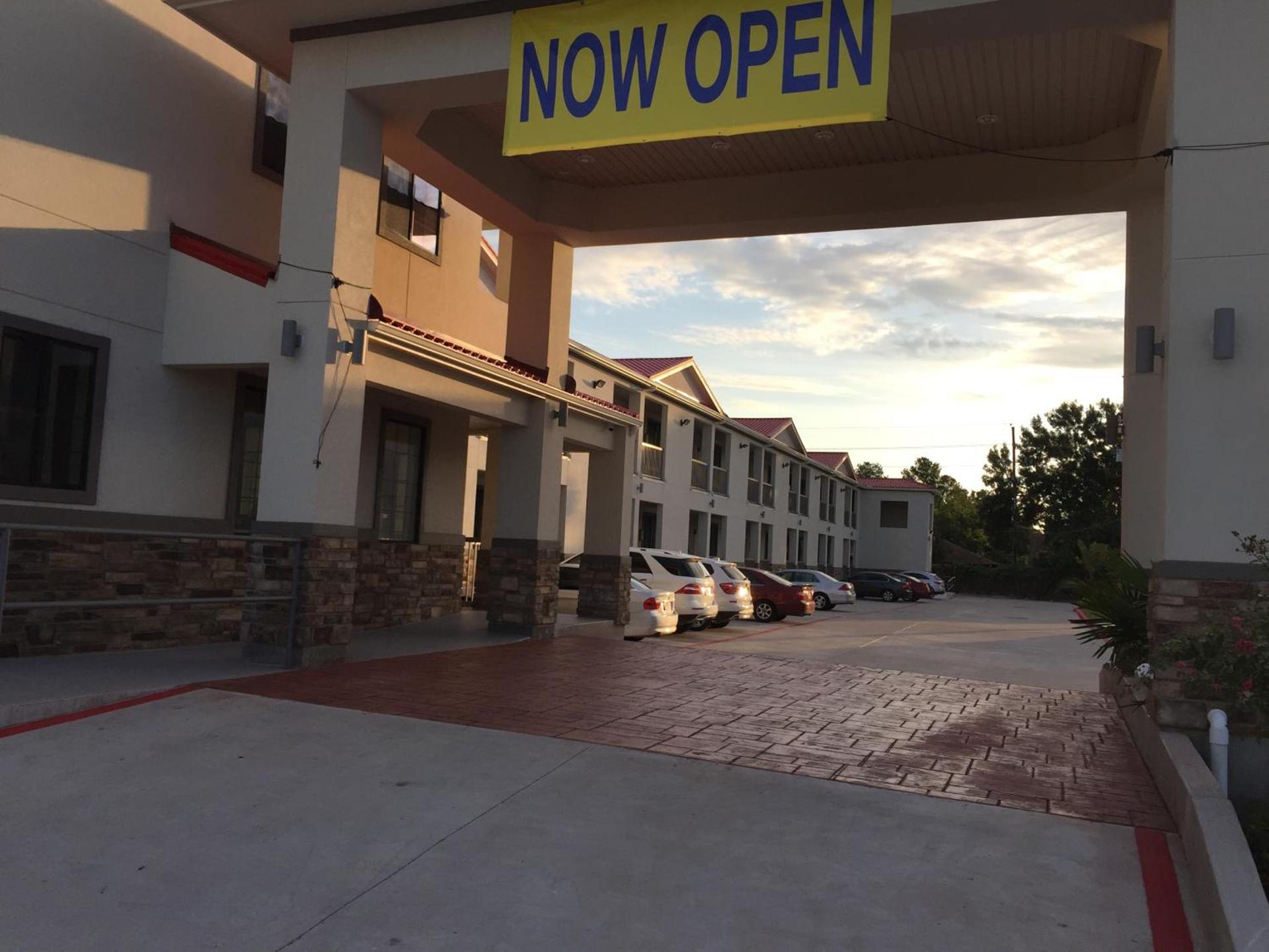 Scottish Inn and Suites photo 19