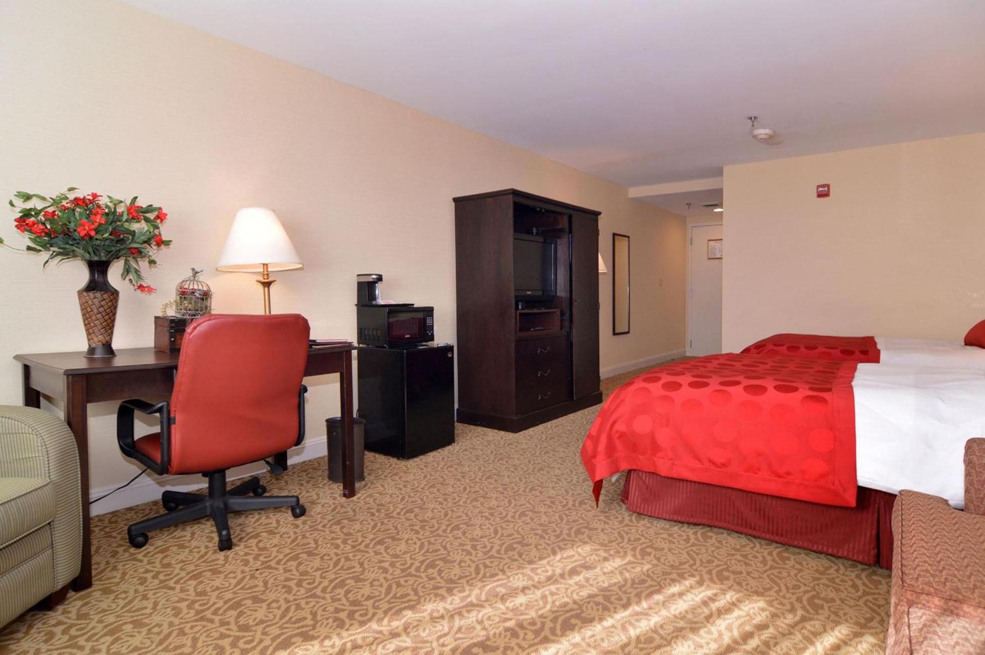 Ramada by Wyndham Seekonk Providence Area photo 26