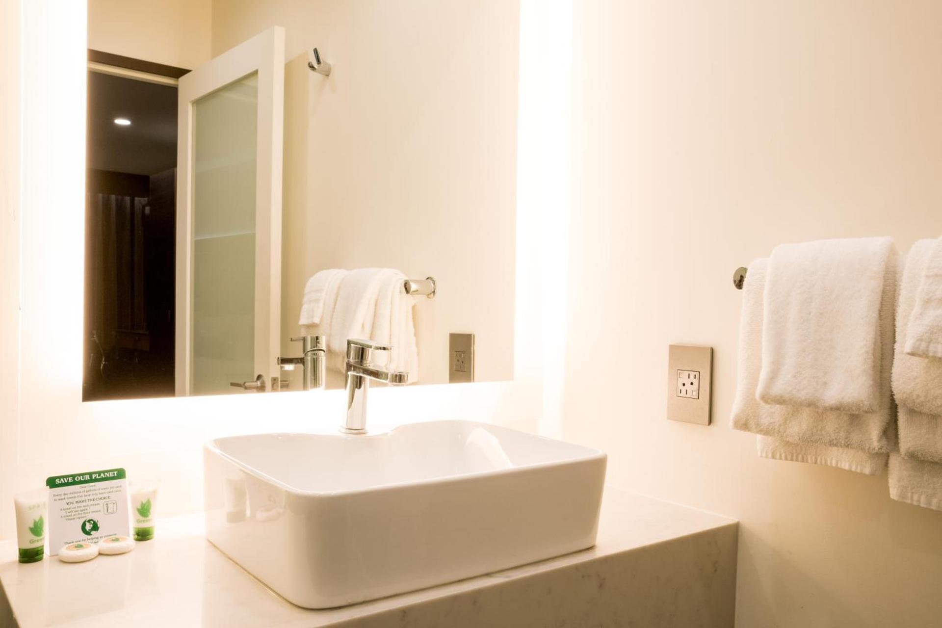 Hotel Xilo Glendale photo 35