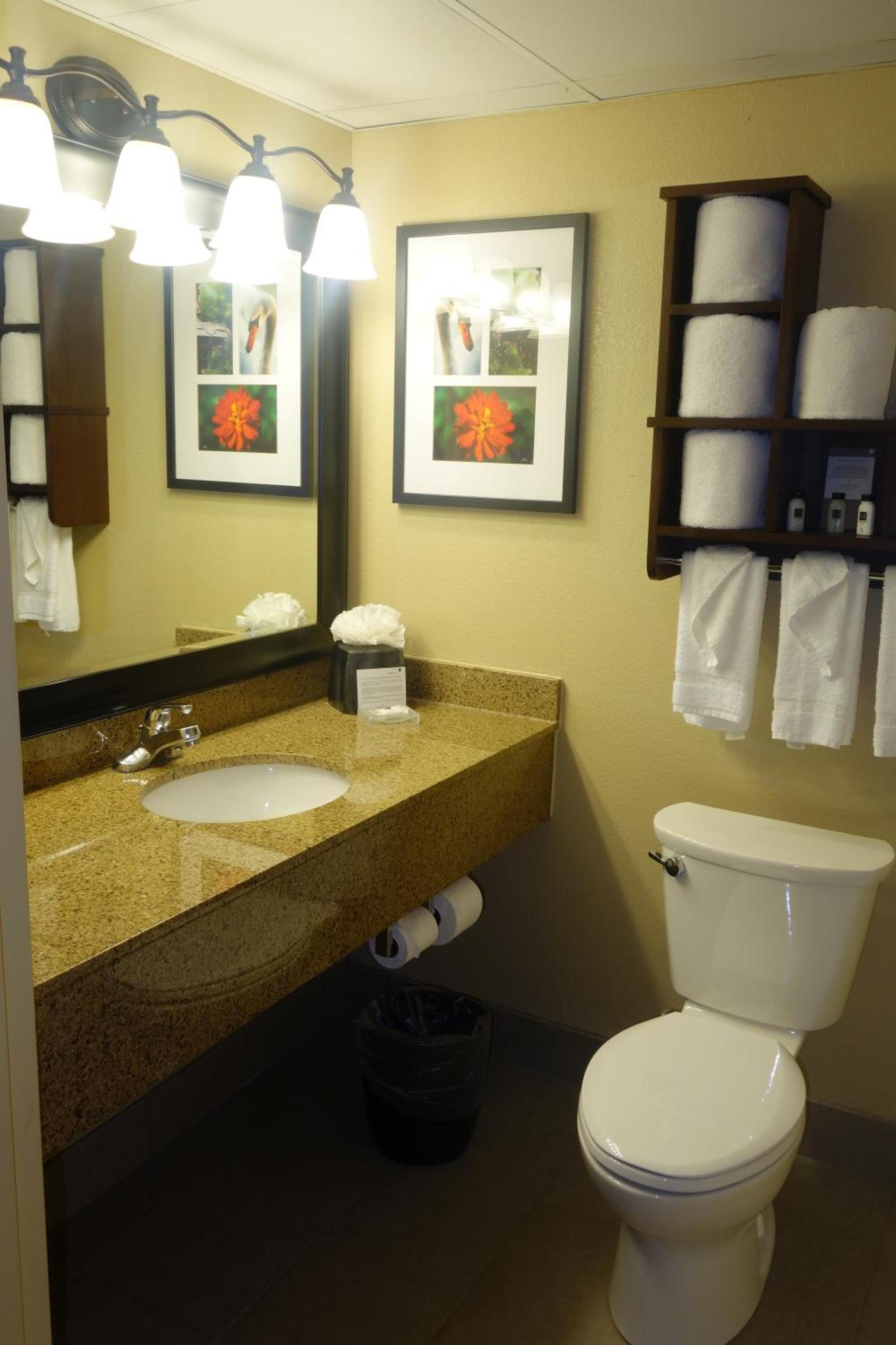 Country Inn & Suites by Radisson, Burlington Elon , NC photo 31