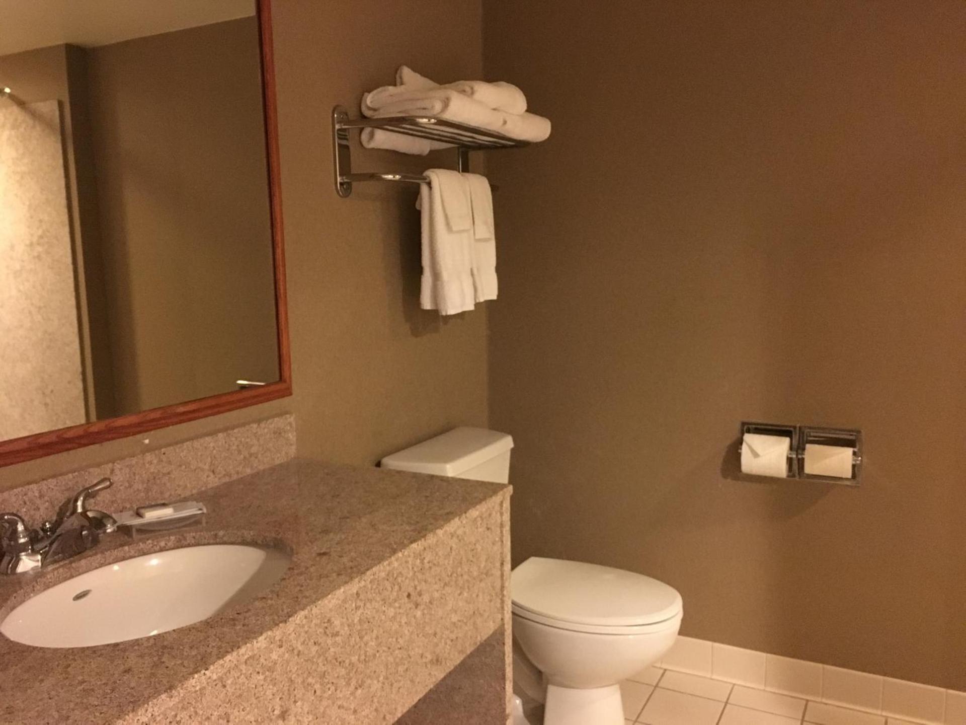 Wingate by Wyndham Coon Rapids photo 40