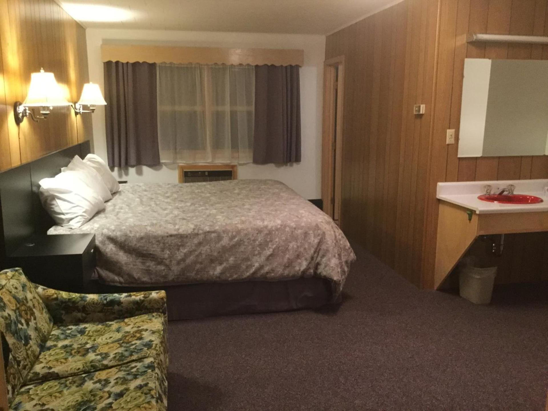 Cedars Motel photo 10