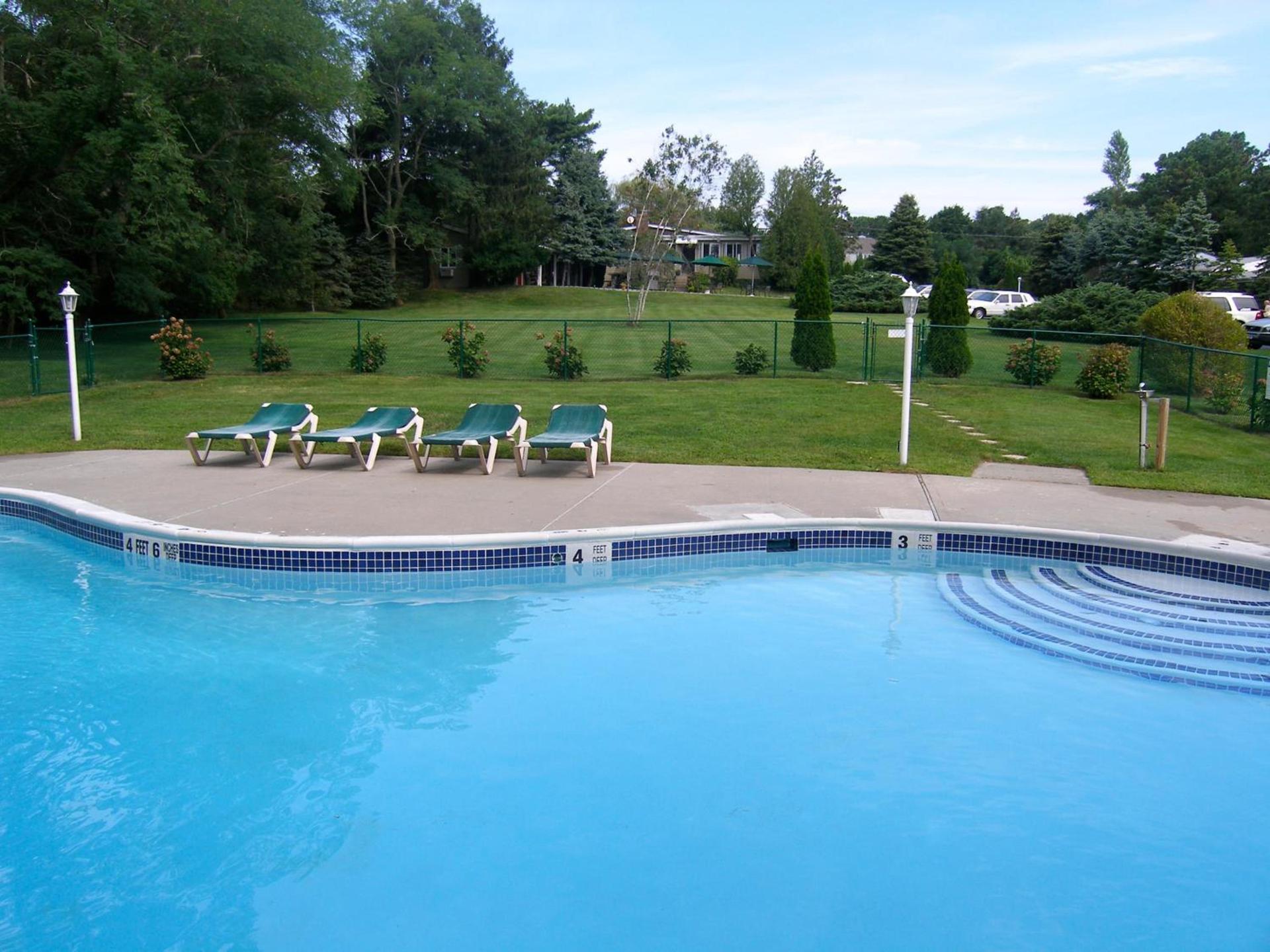 Hamlet Inn - PASSES TO COOPERS BEACH photo 7