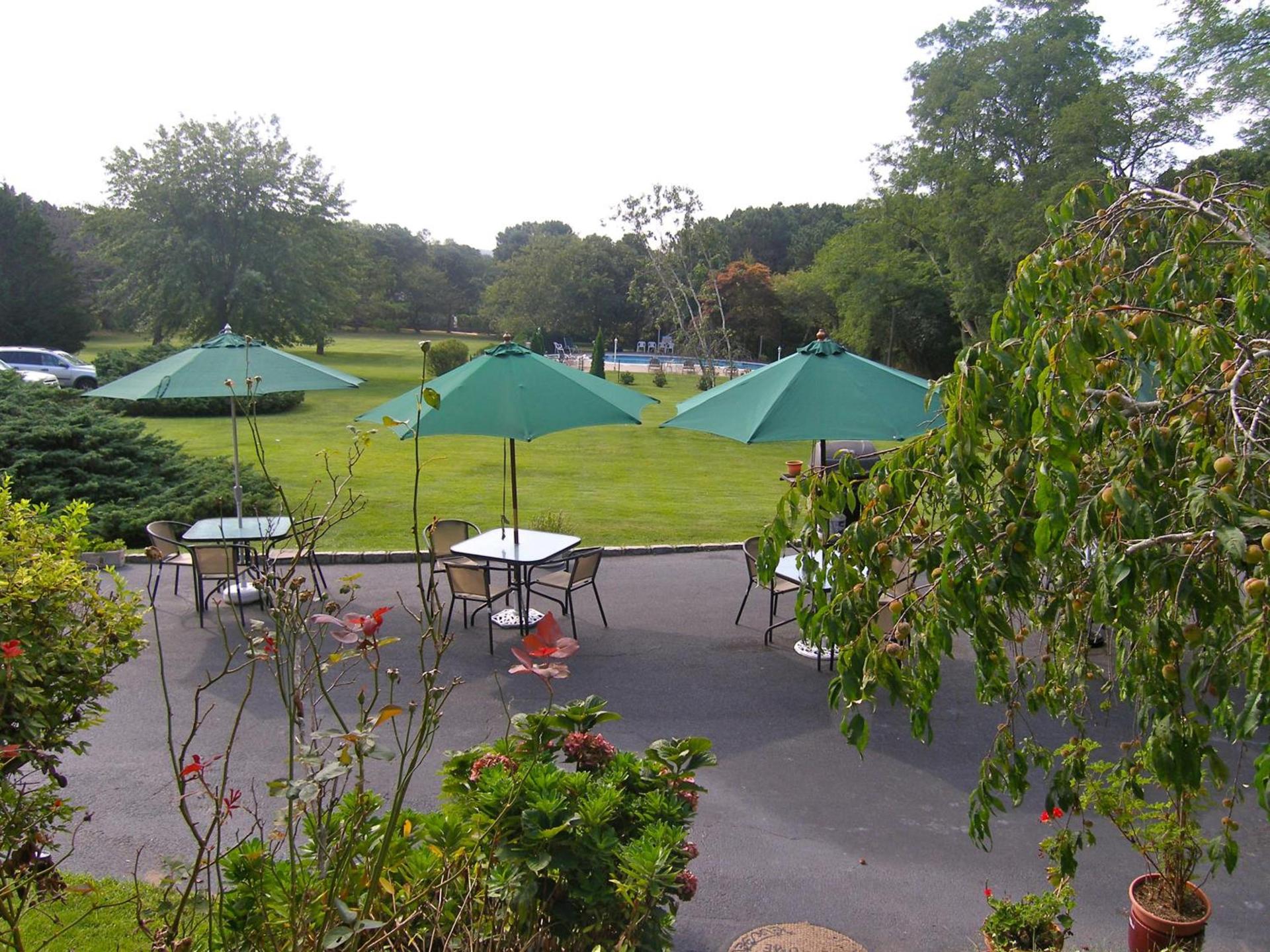 Hamlet Inn - PASSES TO COOPERS BEACH photo 11