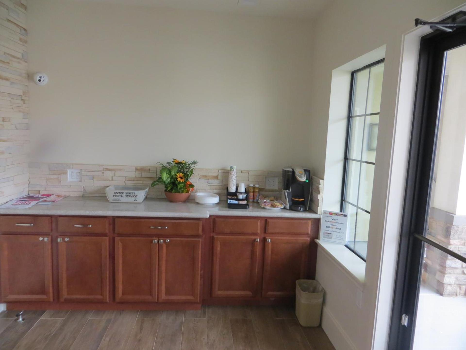 Scottish Inn and Suites photo 6