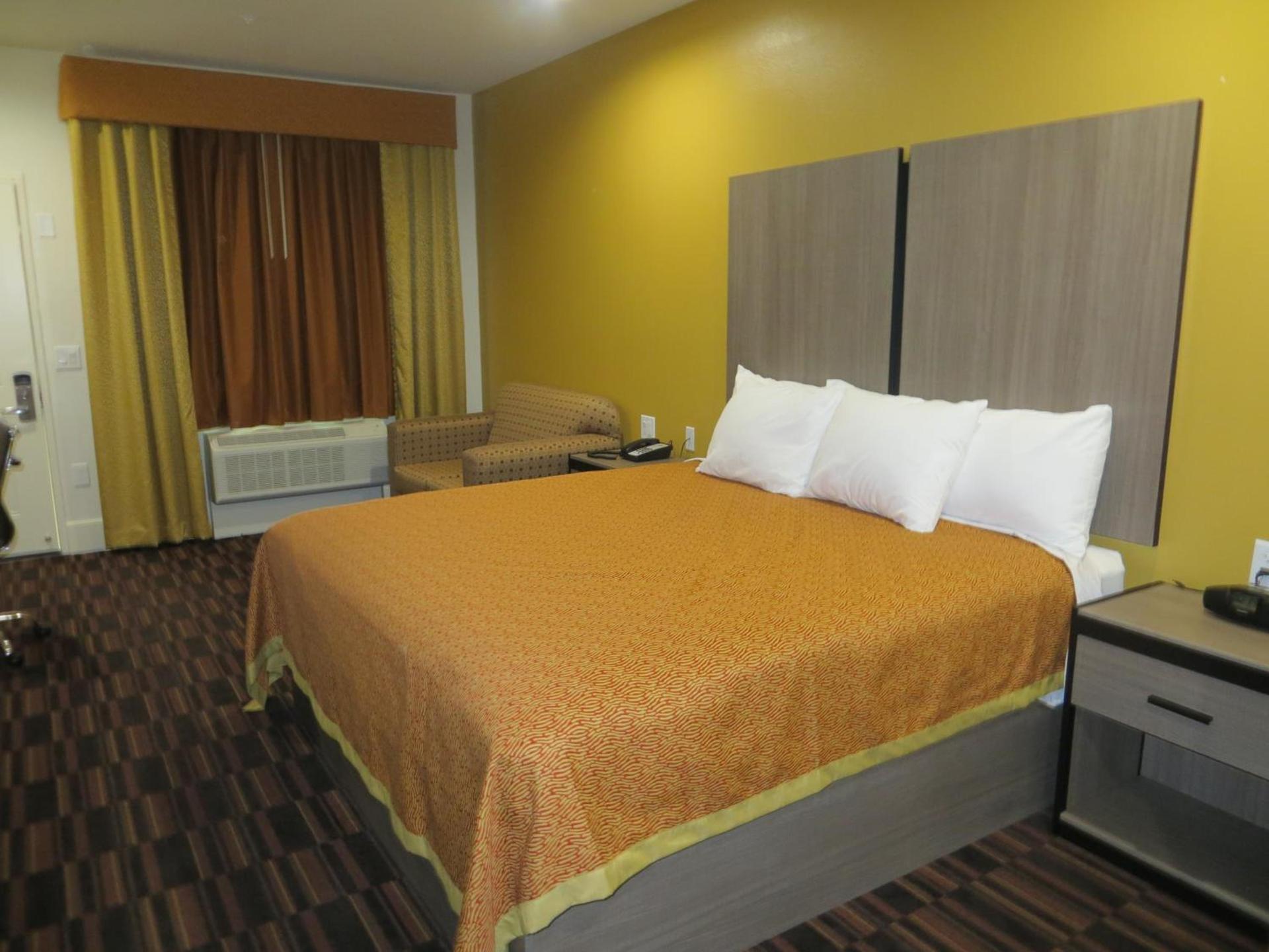 Scottish Inn and Suites photo 4