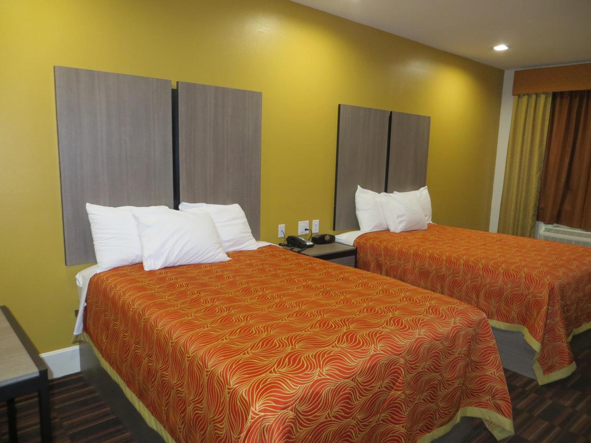 Scottish Inn and Suites photo 2