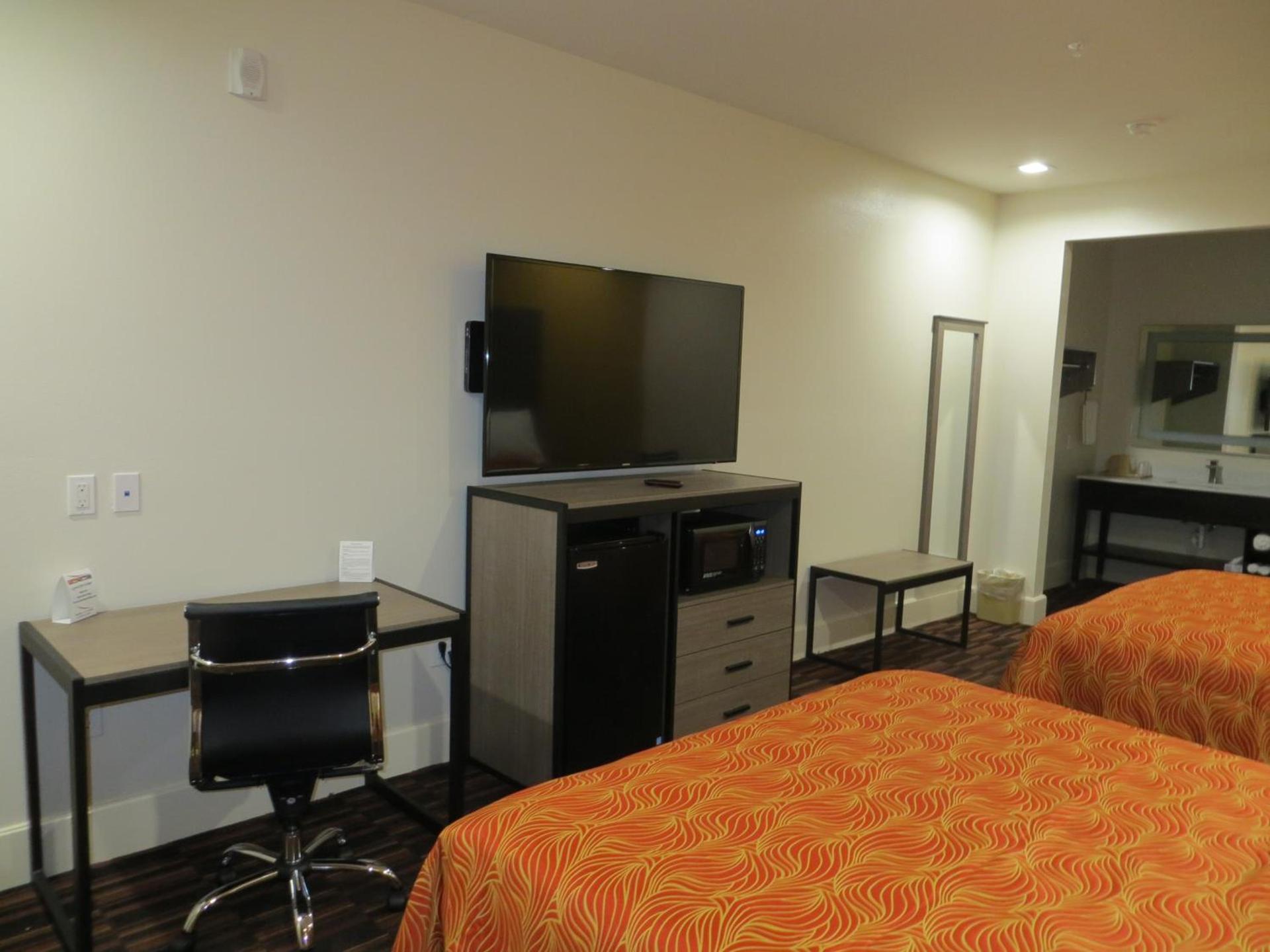 Scottish Inn and Suites photo 11