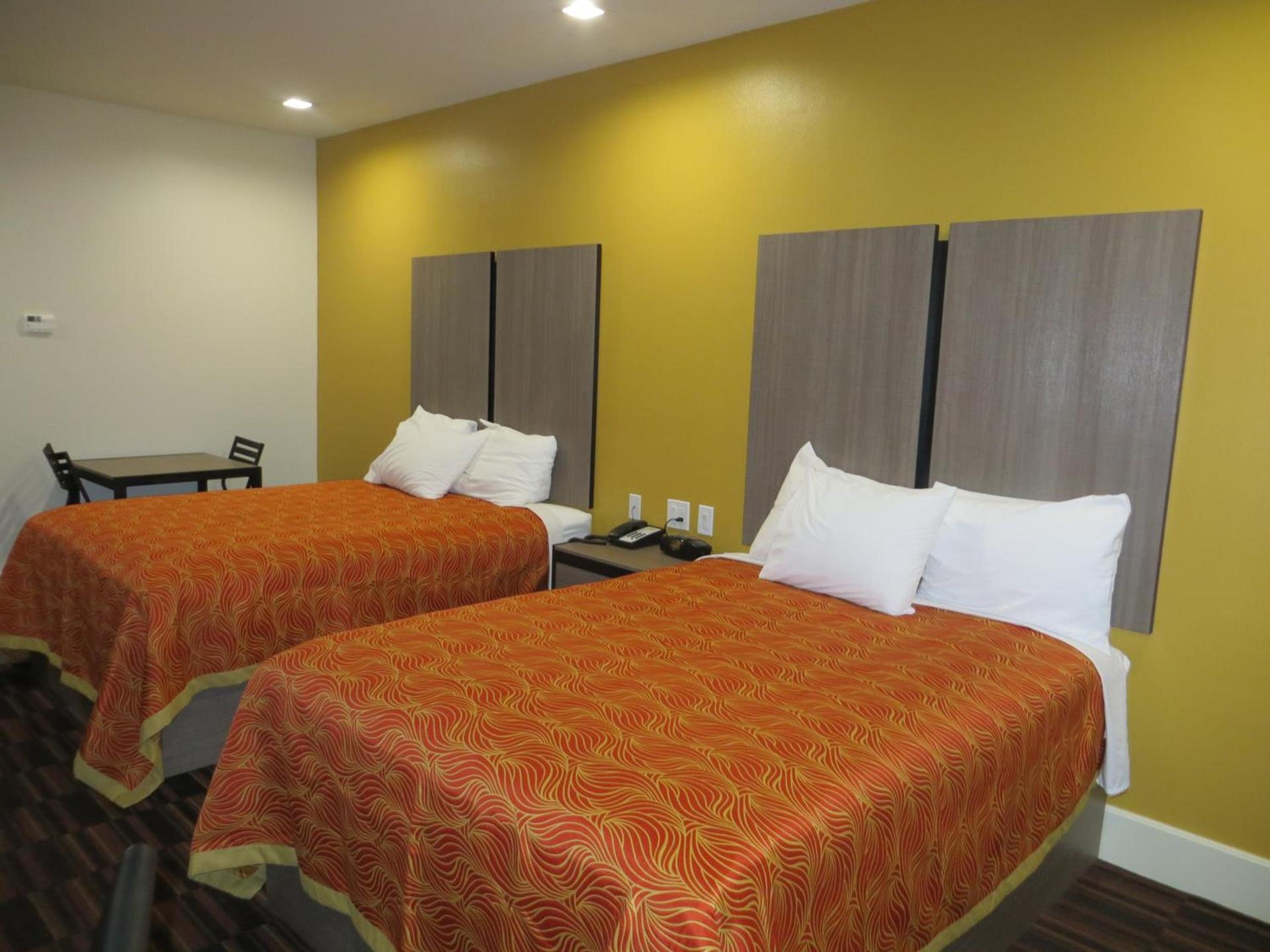 Scottish Inn and Suites photo 12