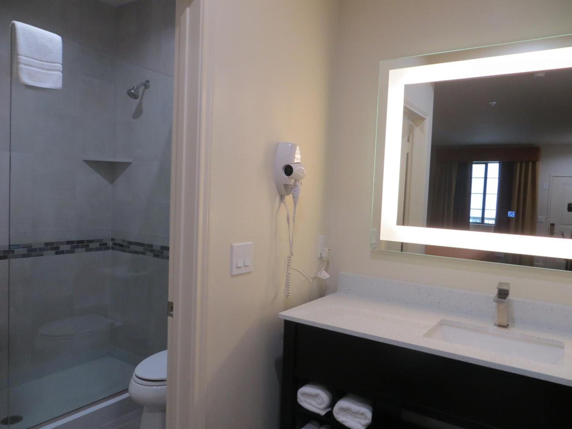 Scottish Inn and Suites photo 13
