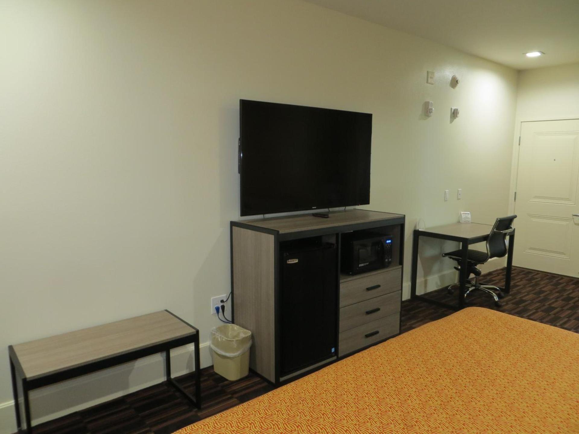 Scottish Inn and Suites photo 14