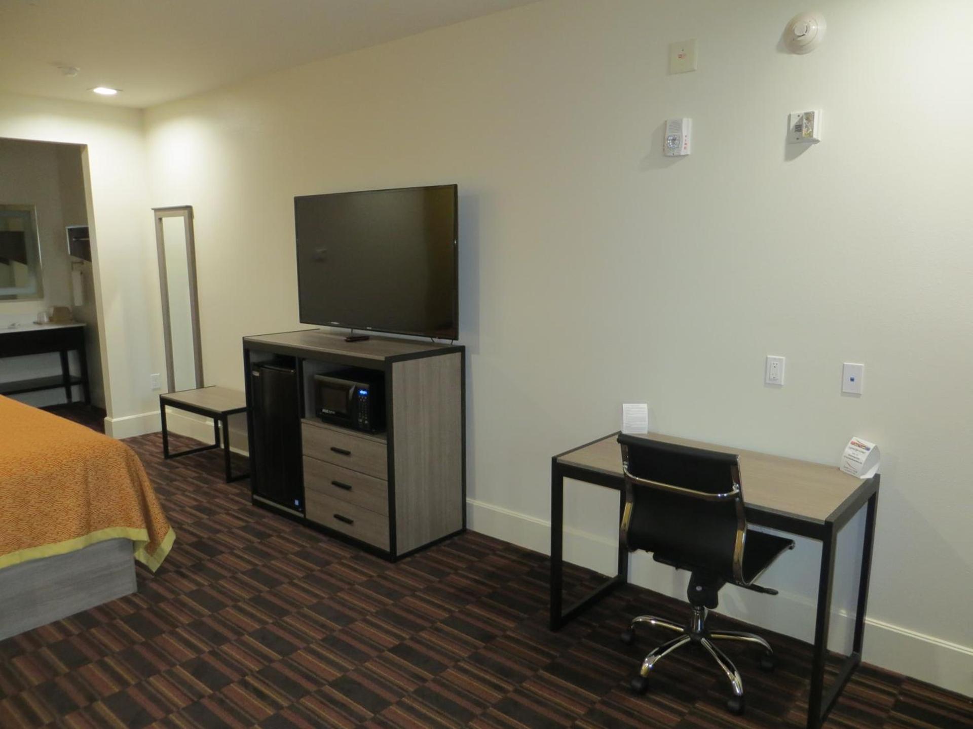 Scottish Inn and Suites photo 16