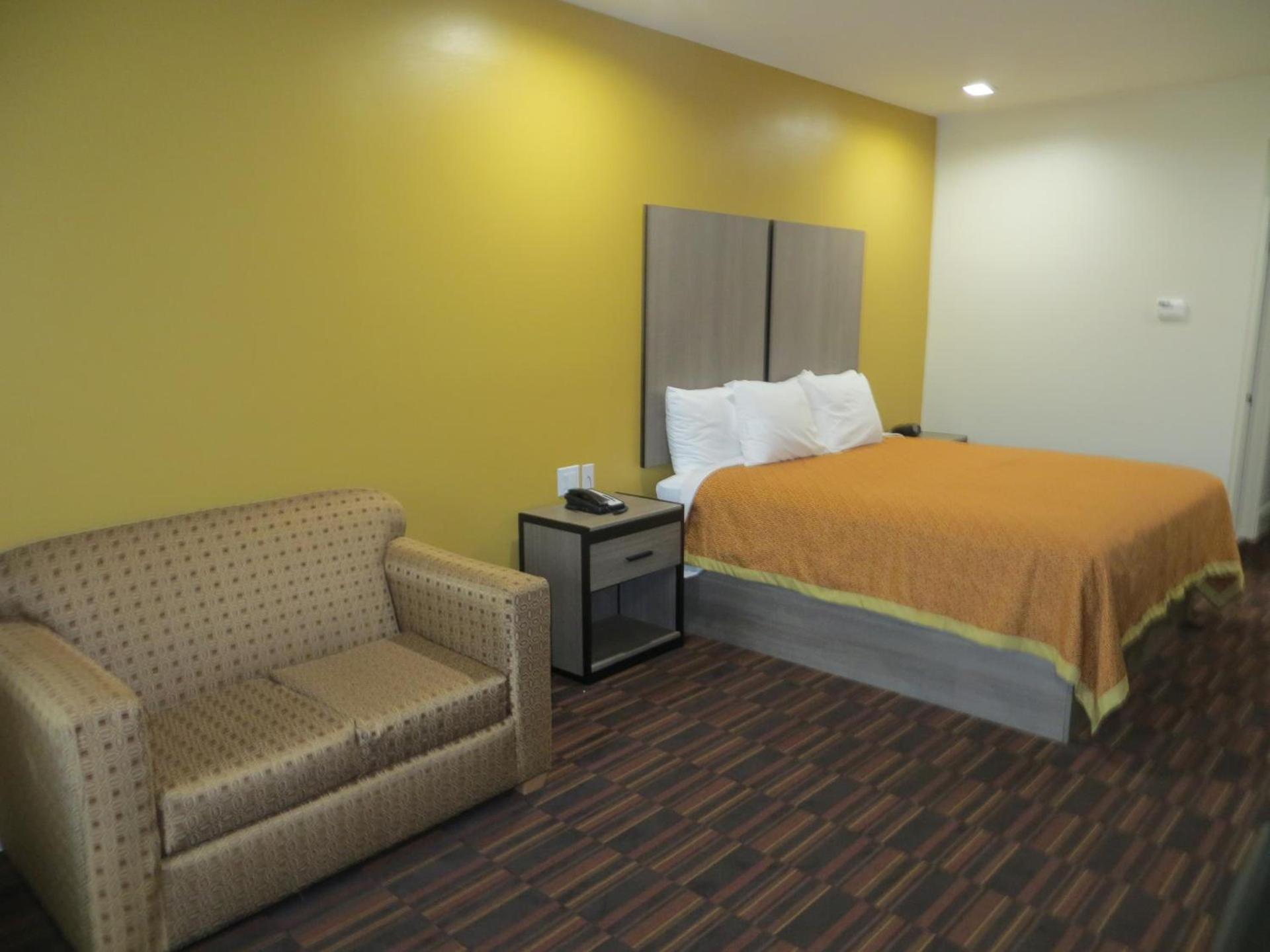 Scottish Inn and Suites photo 17