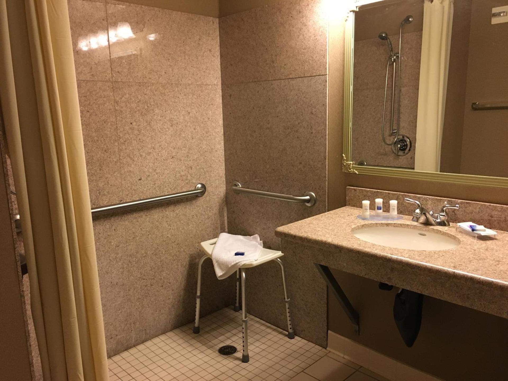 Wingate by Wyndham Coon Rapids photo 35