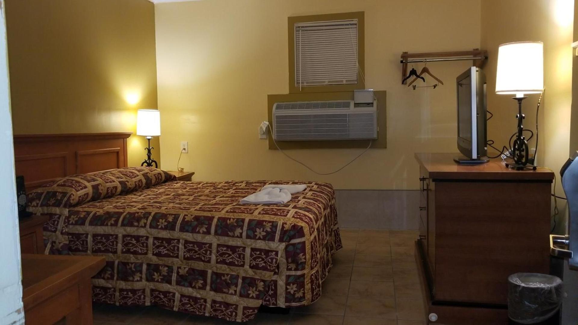 Luxury Inn photo 26