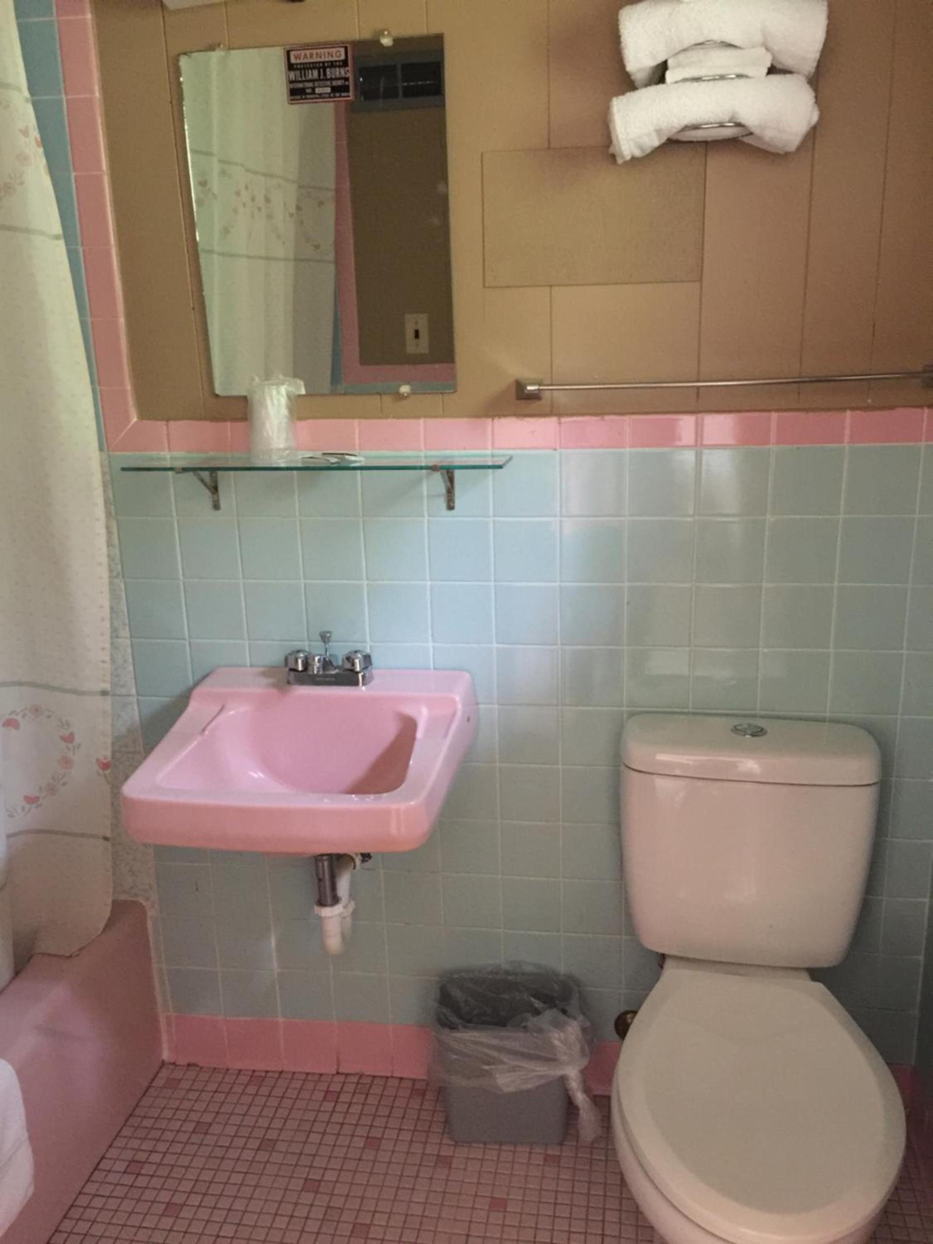 Melody Motor Lodge photo 32